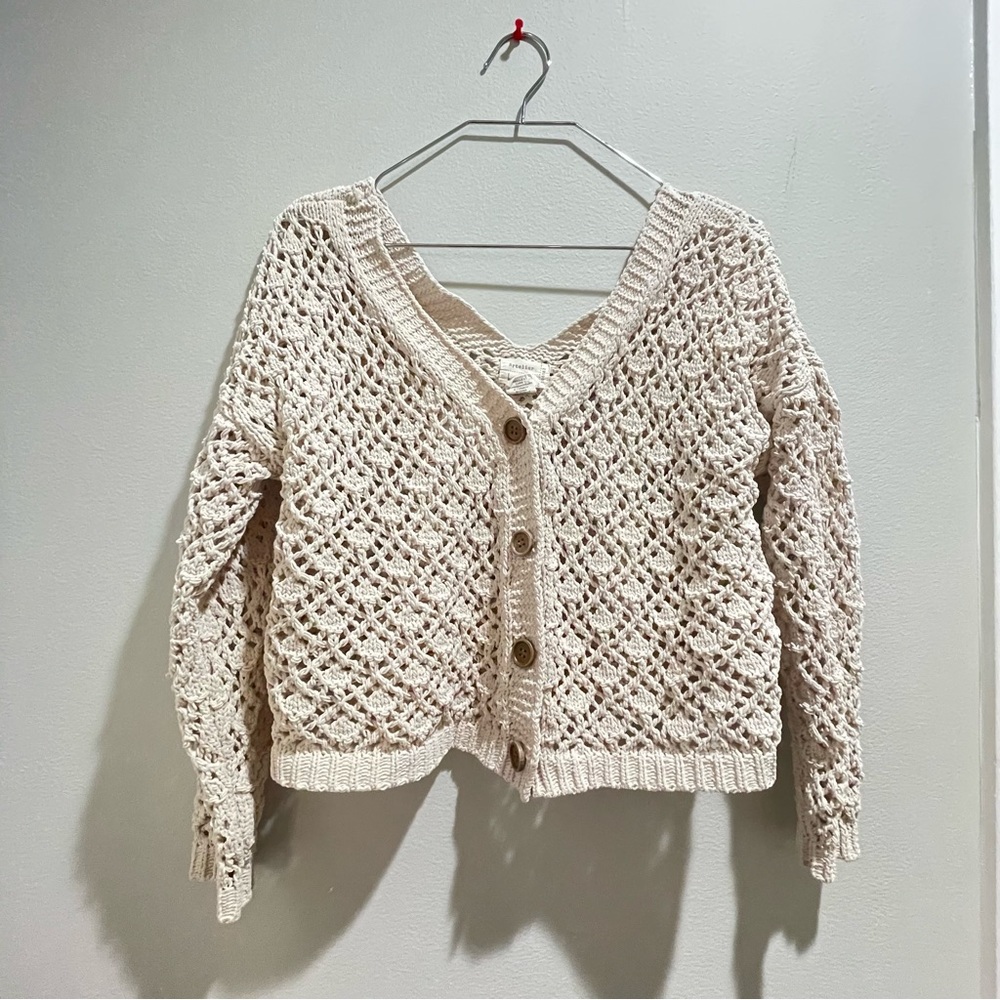 Artelier Nicole Miller Sweater Womans Size Small
Tan with Buttons